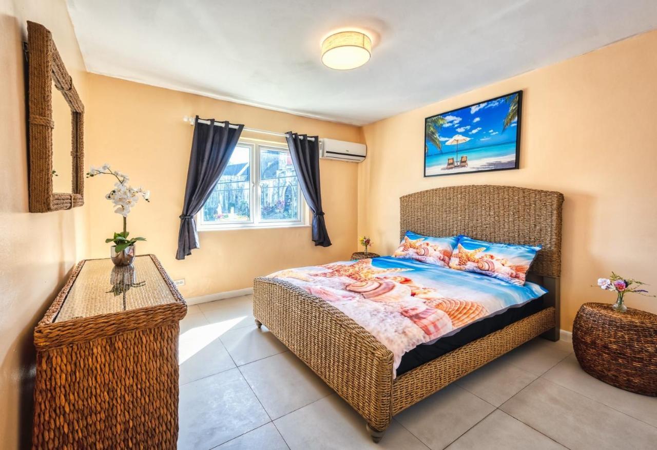 Apartment In Downtown At The Beach Nassau Bagian luar foto