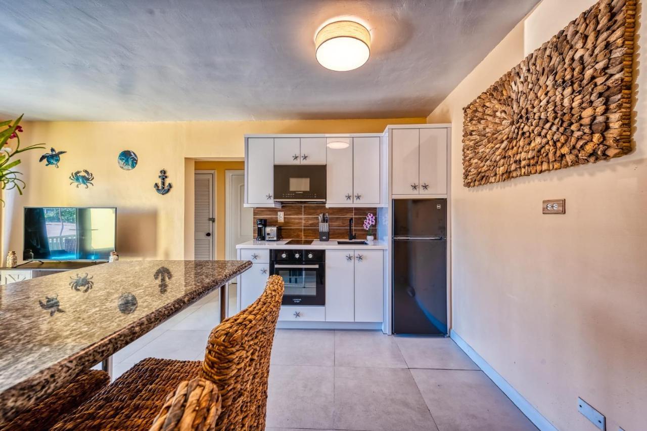 Lovely Apartment Near Beach, Downtown, 24H Security, Pool Nassau Bagian luar foto