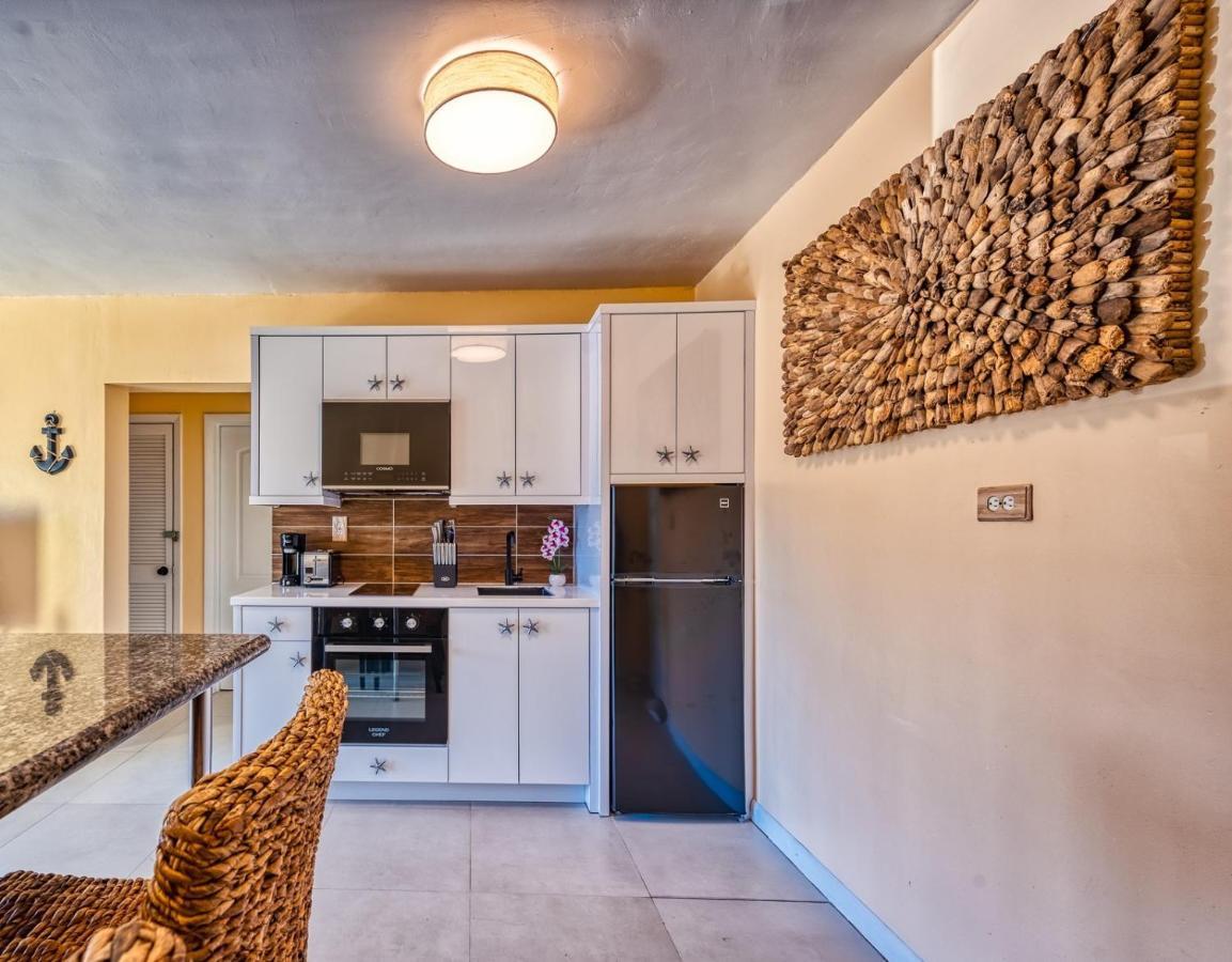 Apartment In Downtown At The Beach Nassau Bagian luar foto