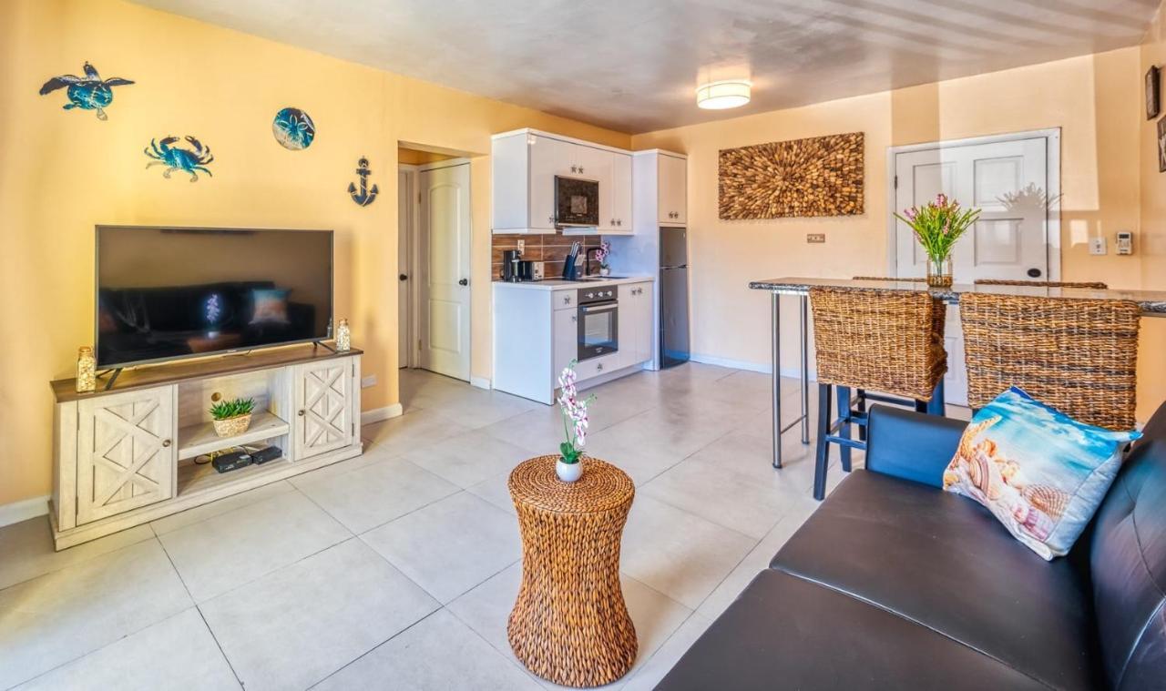 Apartment In Downtown At The Beach Nassau Bagian luar foto
