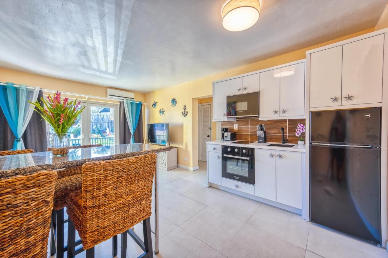 Apartment In Downtown At The Beach Nassau Bagian luar foto