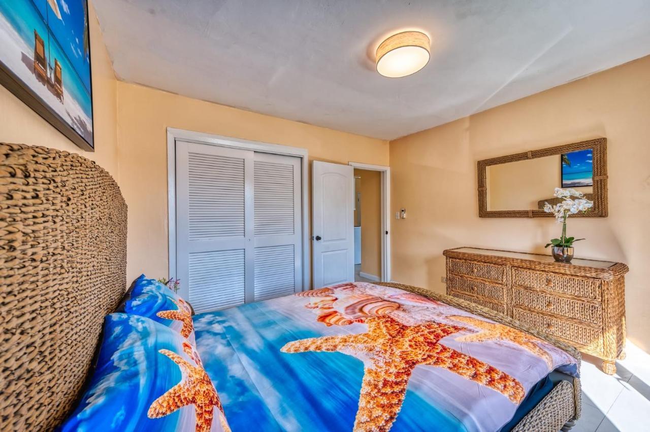 Apartment In Downtown At The Beach Nassau Bagian luar foto