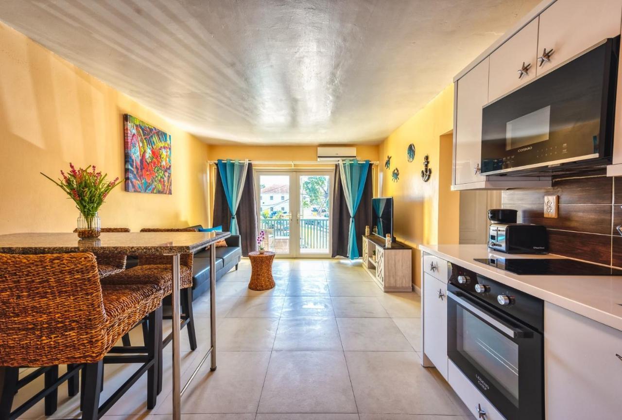 Apartment In Downtown At The Beach Nassau Bagian luar foto