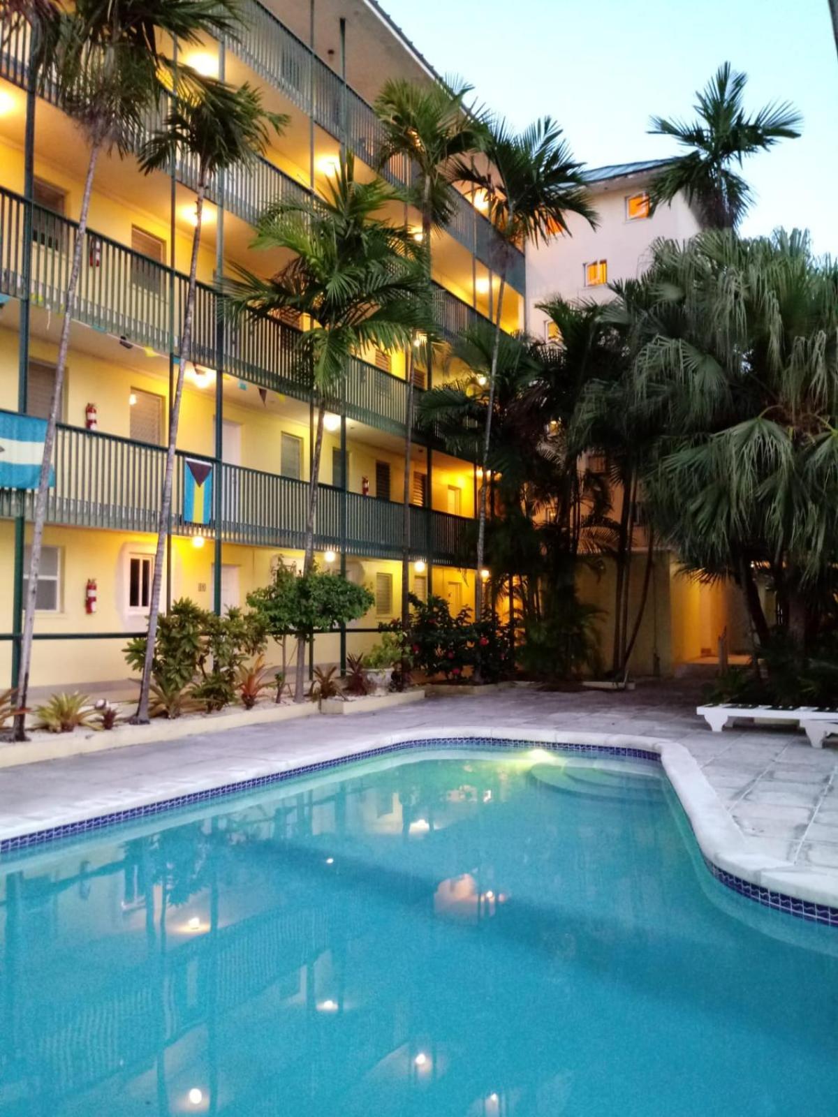 Apartment In Downtown At The Beach Nassau Bagian luar foto