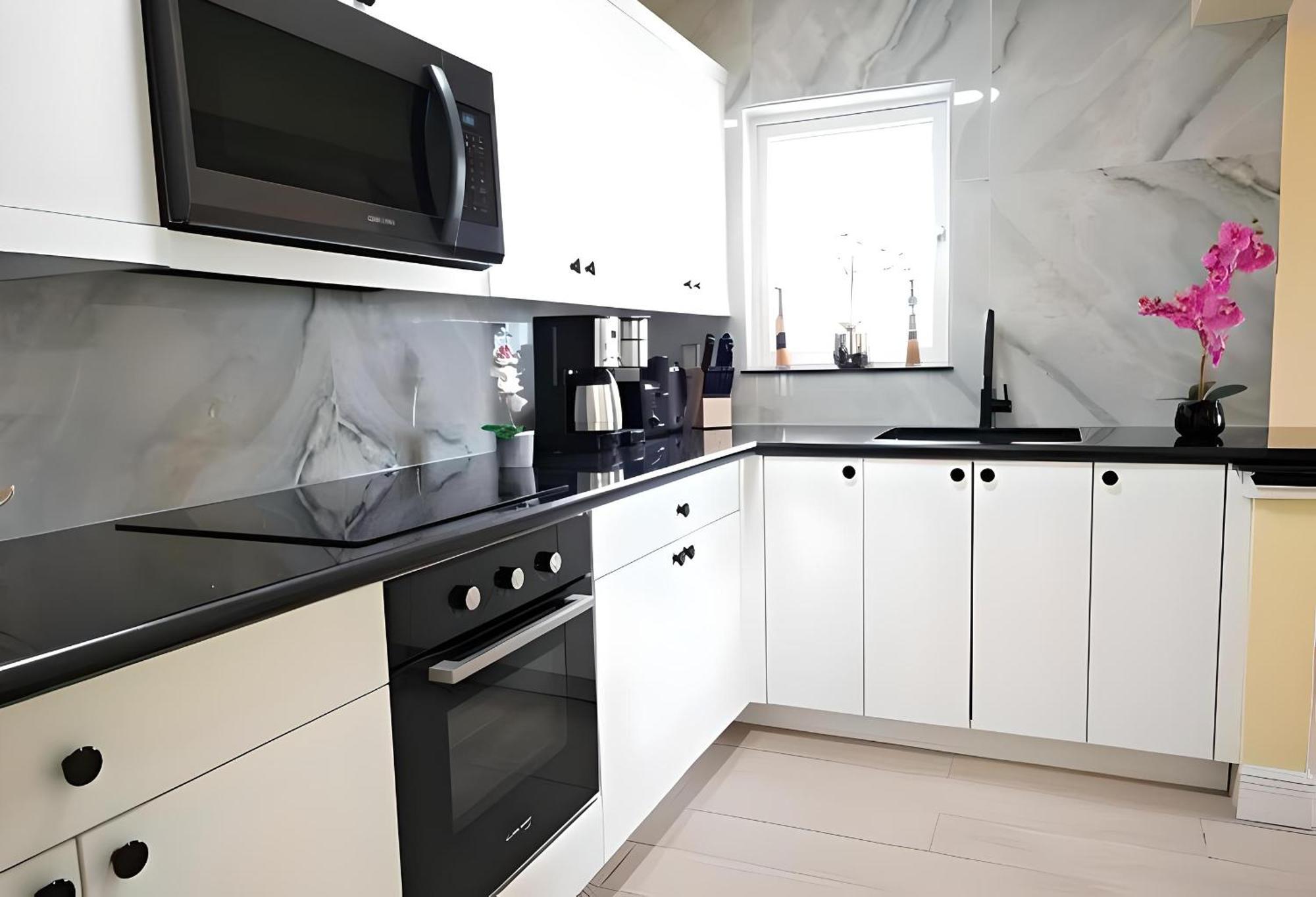 Lovely Apartment Near Beach, Downtown, 24H Security, Pool Nassau Bagian luar foto